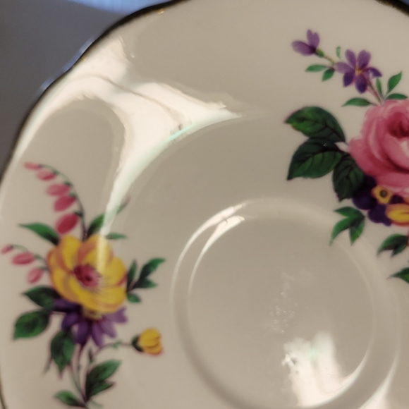 Crown essex  bone China  teacup and saucer made in England - Picture 7 of 7